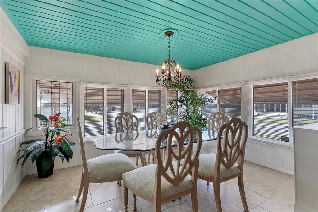 For Sale: $180,000 (2 beds, 2 baths, 1056 Square Feet)