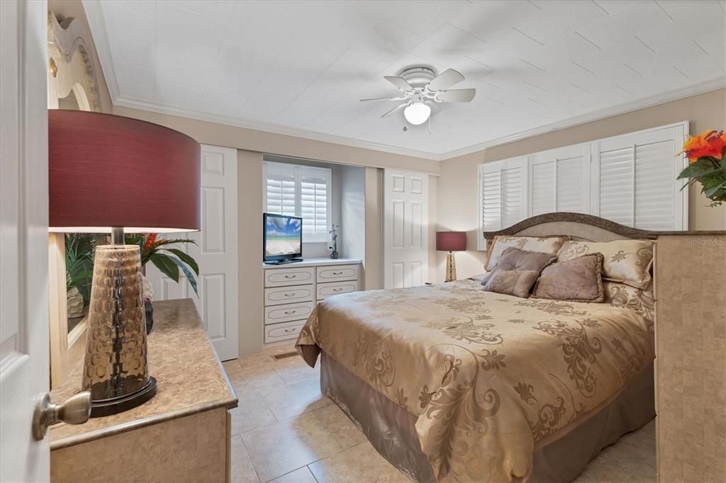 For Sale: $180,000 (2 beds, 2 baths, 1056 Square Feet)