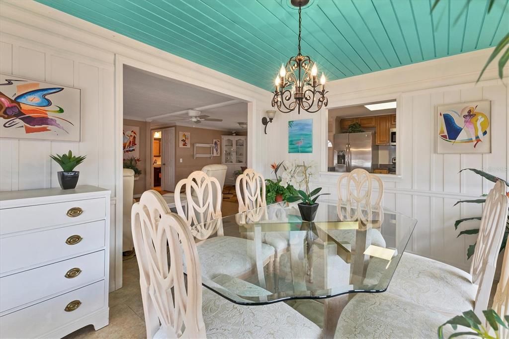 For Sale: $180,000 (2 beds, 2 baths, 1056 Square Feet)