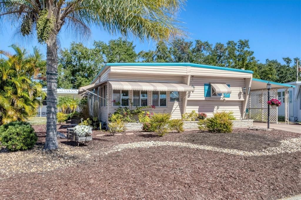 For Sale: $180,000 (2 beds, 2 baths, 1056 Square Feet)