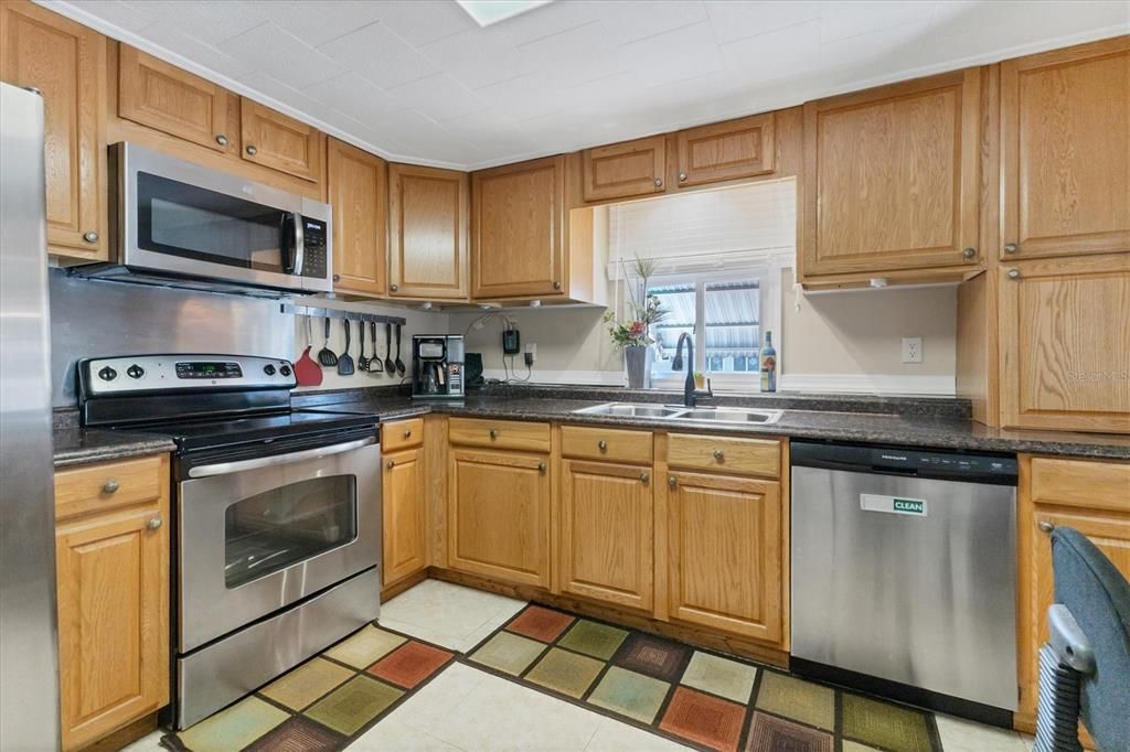 For Sale: $180,000 (2 beds, 2 baths, 1056 Square Feet)