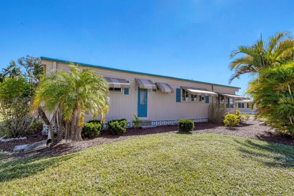 For Sale: $180,000 (2 beds, 2 baths, 1056 Square Feet)