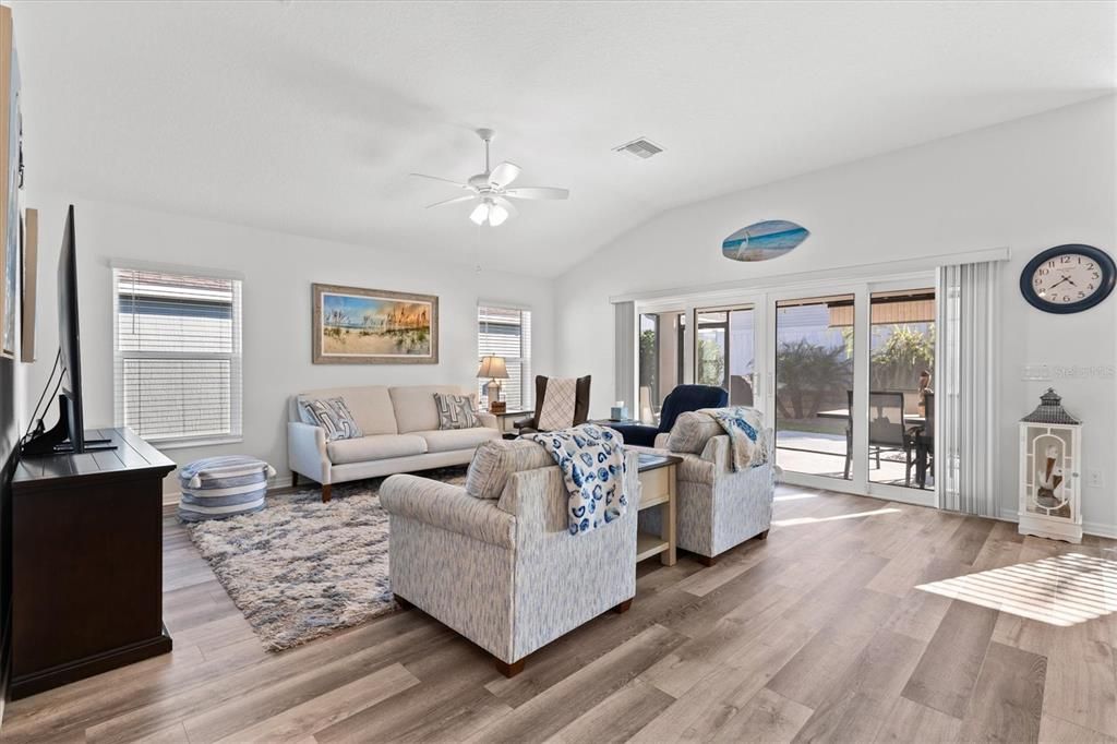 For Sale: $499,000 (4 beds, 2 baths, 2012 Square Feet)