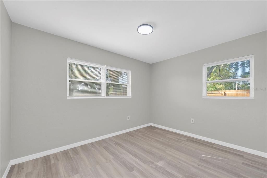 Active With Contract: $299,000 (3 beds, 1 baths, 928 Square Feet)