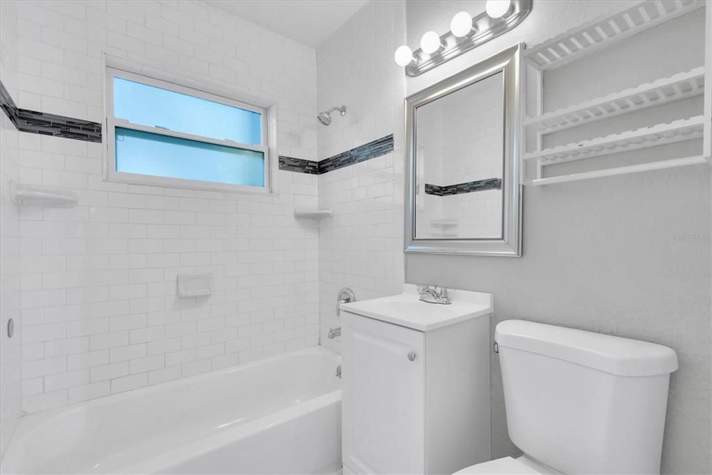 Active With Contract: $299,000 (3 beds, 1 baths, 928 Square Feet)