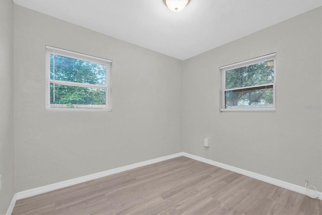 Active With Contract: $299,000 (3 beds, 1 baths, 928 Square Feet)