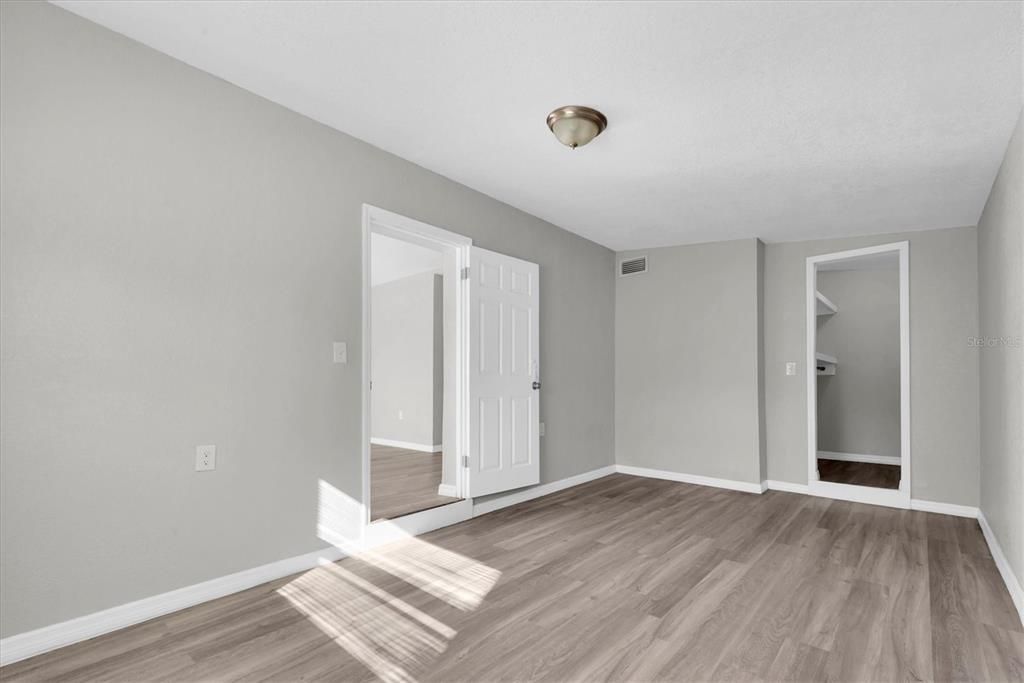 Active With Contract: $299,000 (3 beds, 1 baths, 928 Square Feet)