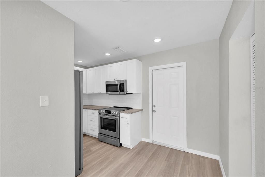 Active With Contract: $299,000 (3 beds, 1 baths, 928 Square Feet)