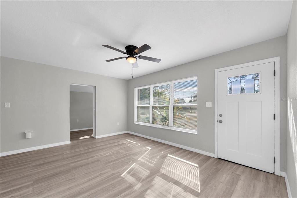 Active With Contract: $299,000 (3 beds, 1 baths, 928 Square Feet)