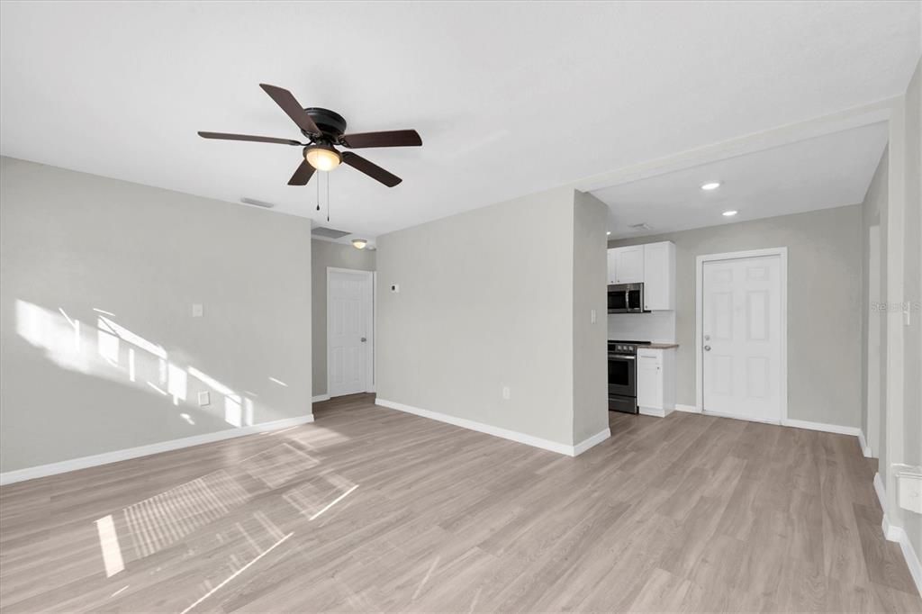 Active With Contract: $299,000 (3 beds, 1 baths, 928 Square Feet)