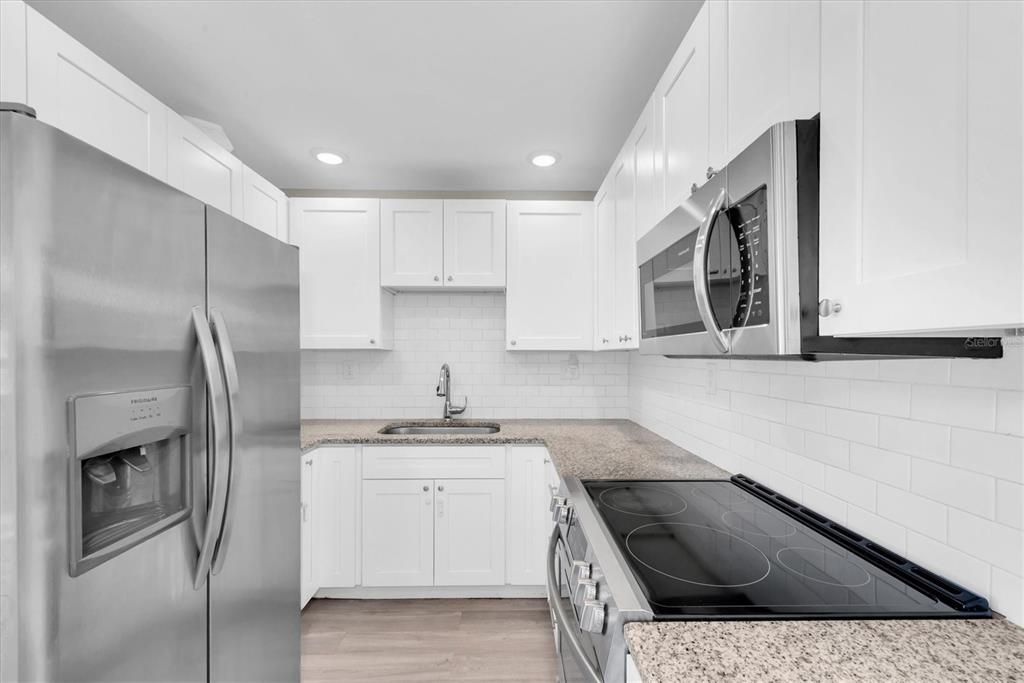 Active With Contract: $299,000 (3 beds, 1 baths, 928 Square Feet)