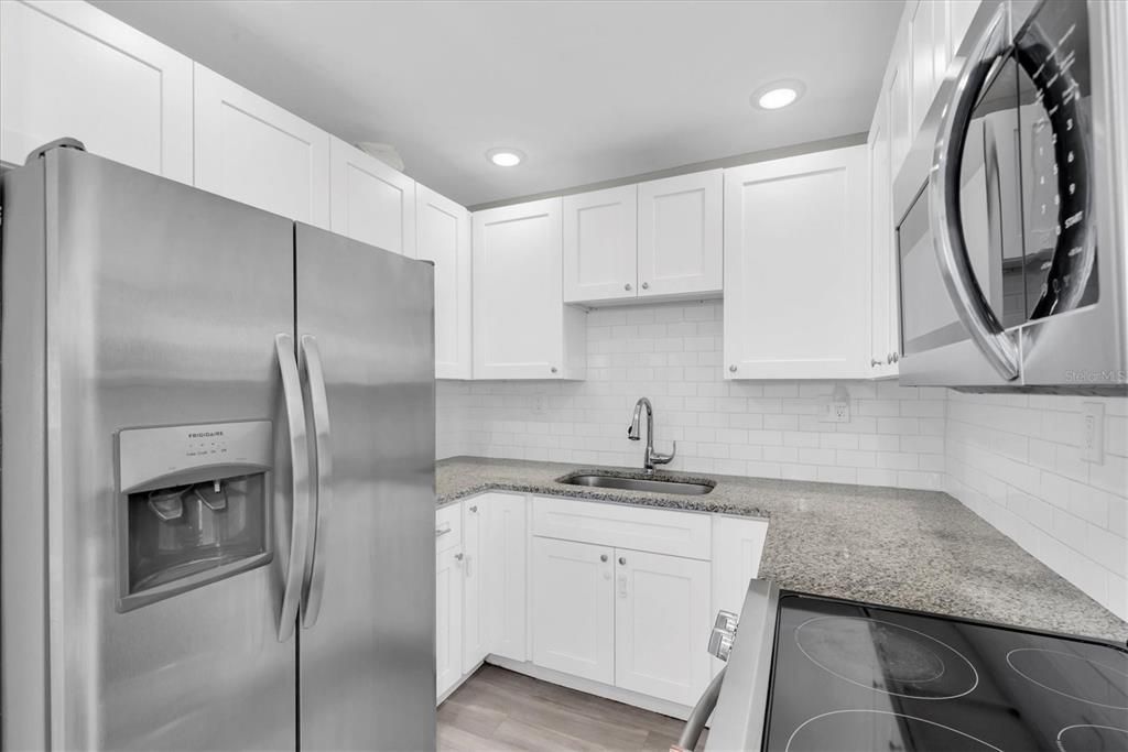 Active With Contract: $299,000 (3 beds, 1 baths, 928 Square Feet)