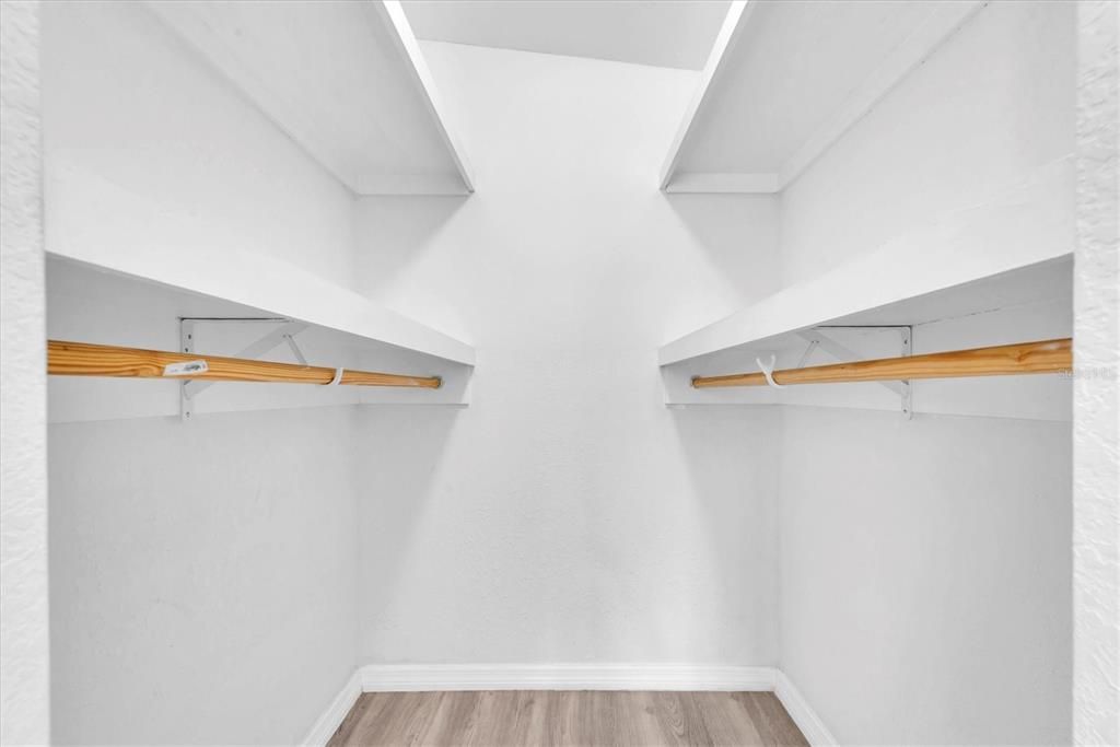 Active With Contract: $299,000 (3 beds, 1 baths, 928 Square Feet)