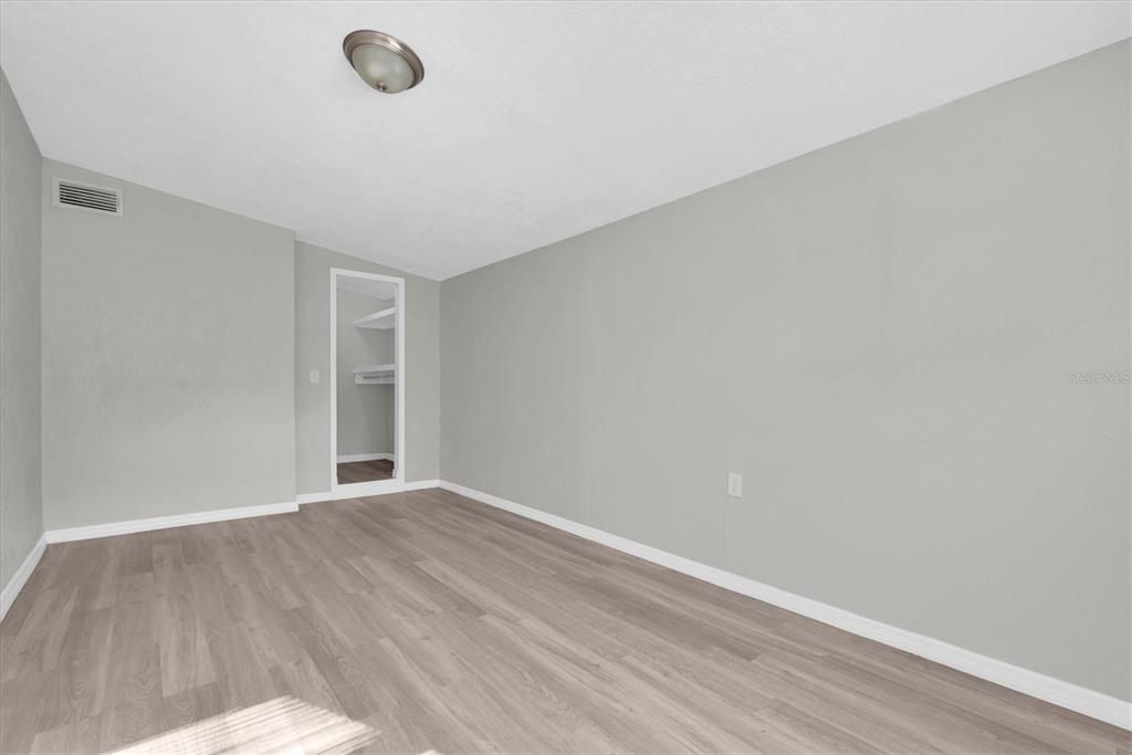 Active With Contract: $299,000 (3 beds, 1 baths, 928 Square Feet)