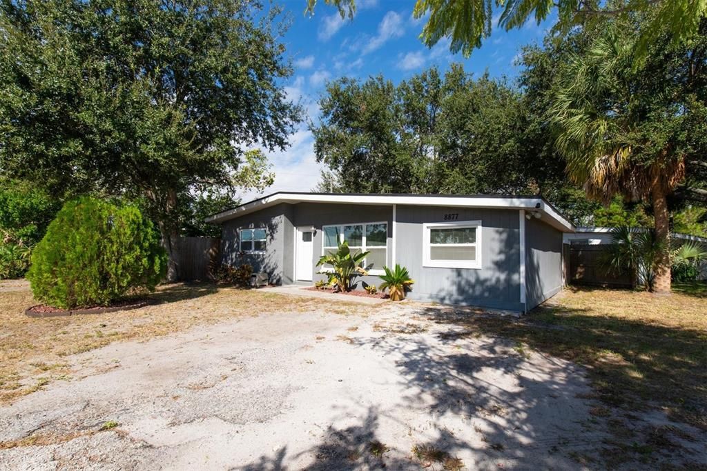 Active With Contract: $299,000 (3 beds, 1 baths, 928 Square Feet)