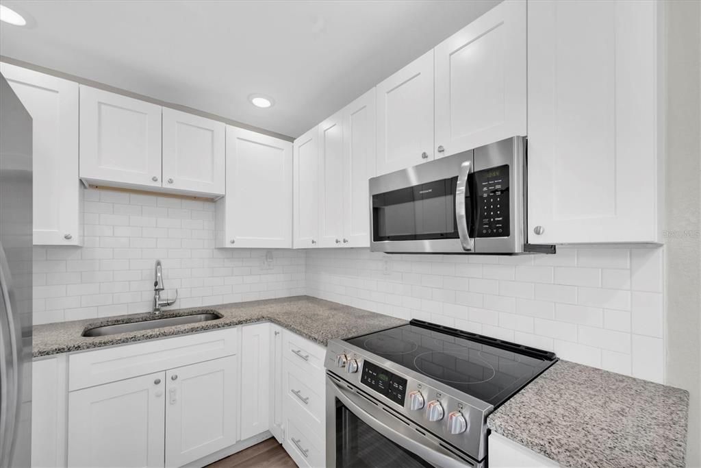 Active With Contract: $299,000 (3 beds, 1 baths, 928 Square Feet)