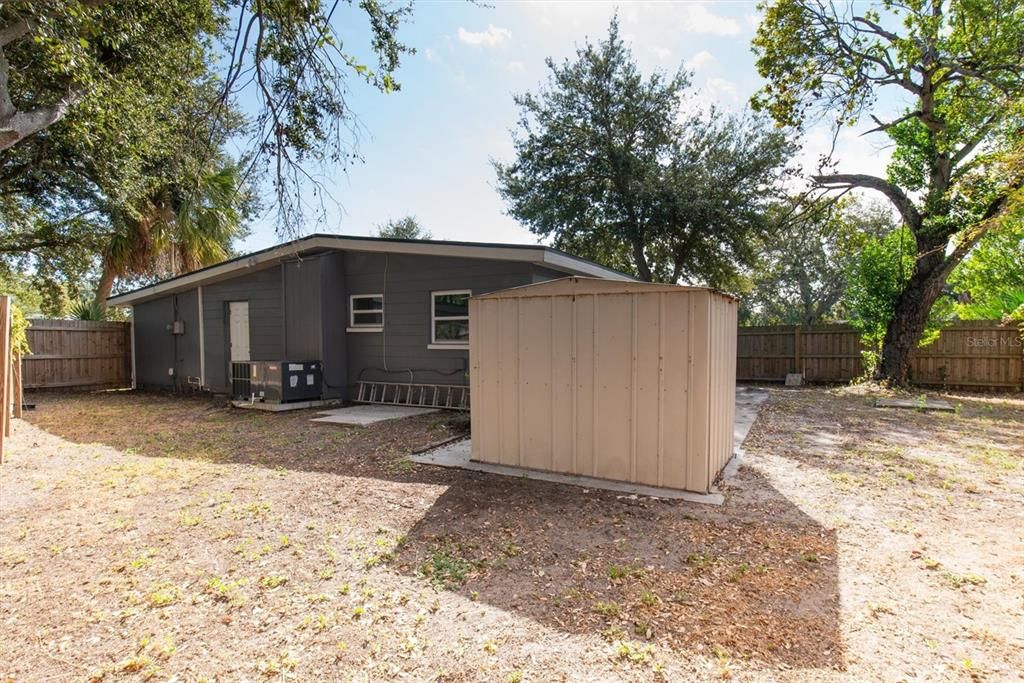 Active With Contract: $299,000 (3 beds, 1 baths, 928 Square Feet)