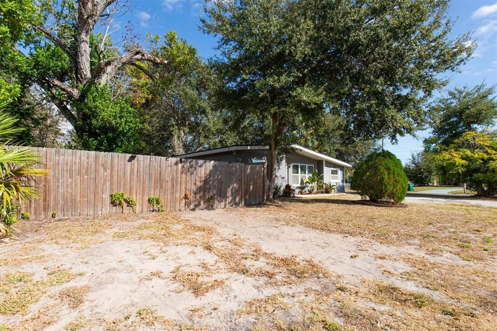 Active With Contract: $299,000 (3 beds, 1 baths, 928 Square Feet)