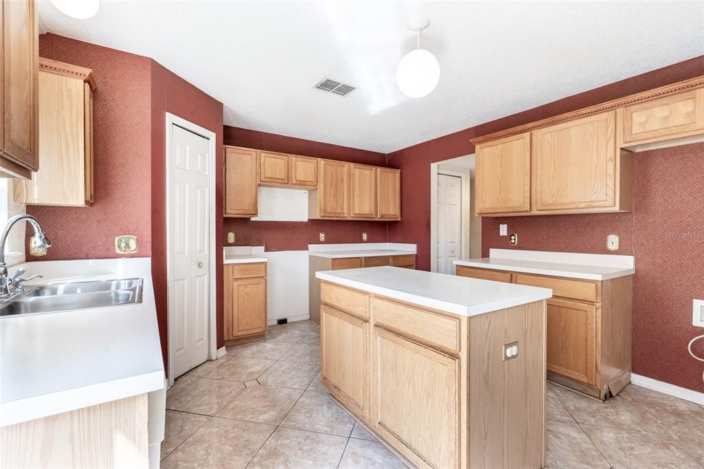 For Sale: $469,000 (4 beds, 2 baths, 2508 Square Feet)