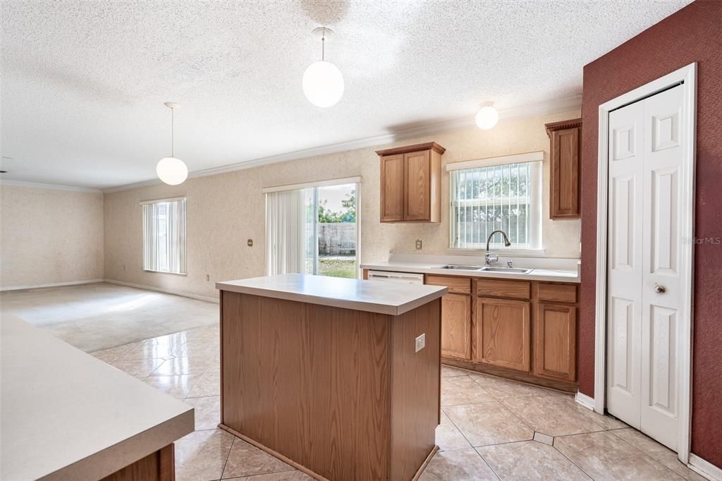 For Sale: $469,000 (4 beds, 2 baths, 2508 Square Feet)