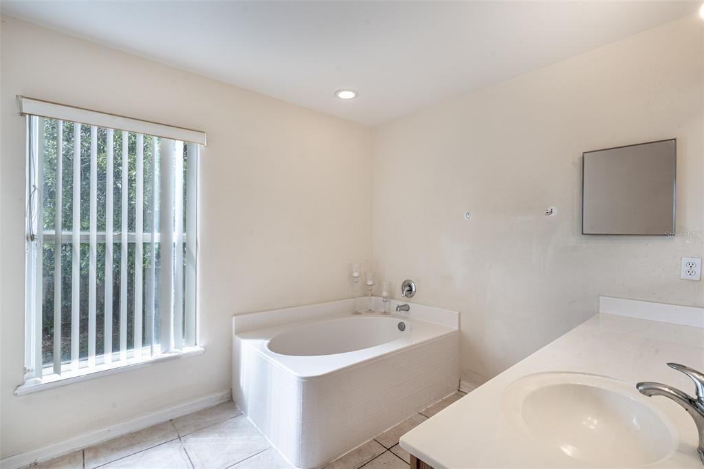 For Sale: $469,000 (4 beds, 2 baths, 2508 Square Feet)