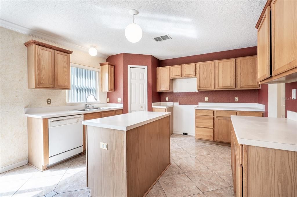 For Sale: $469,000 (4 beds, 2 baths, 2508 Square Feet)