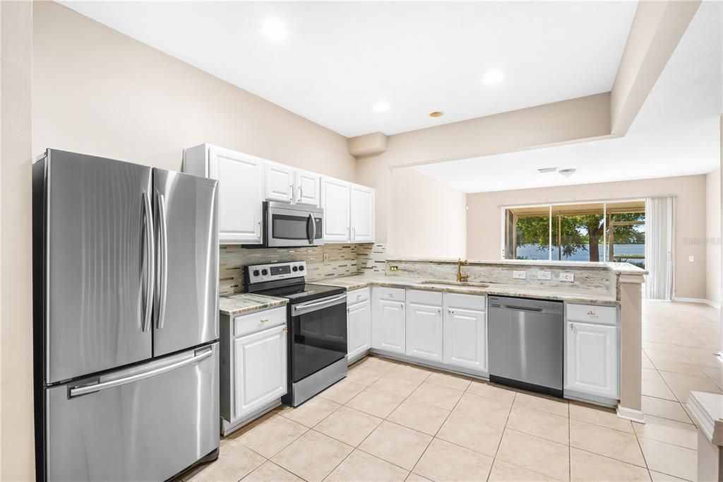 合同活跃: $2,300 (3 贝兹, 2 浴室, 1625 平方英尺)