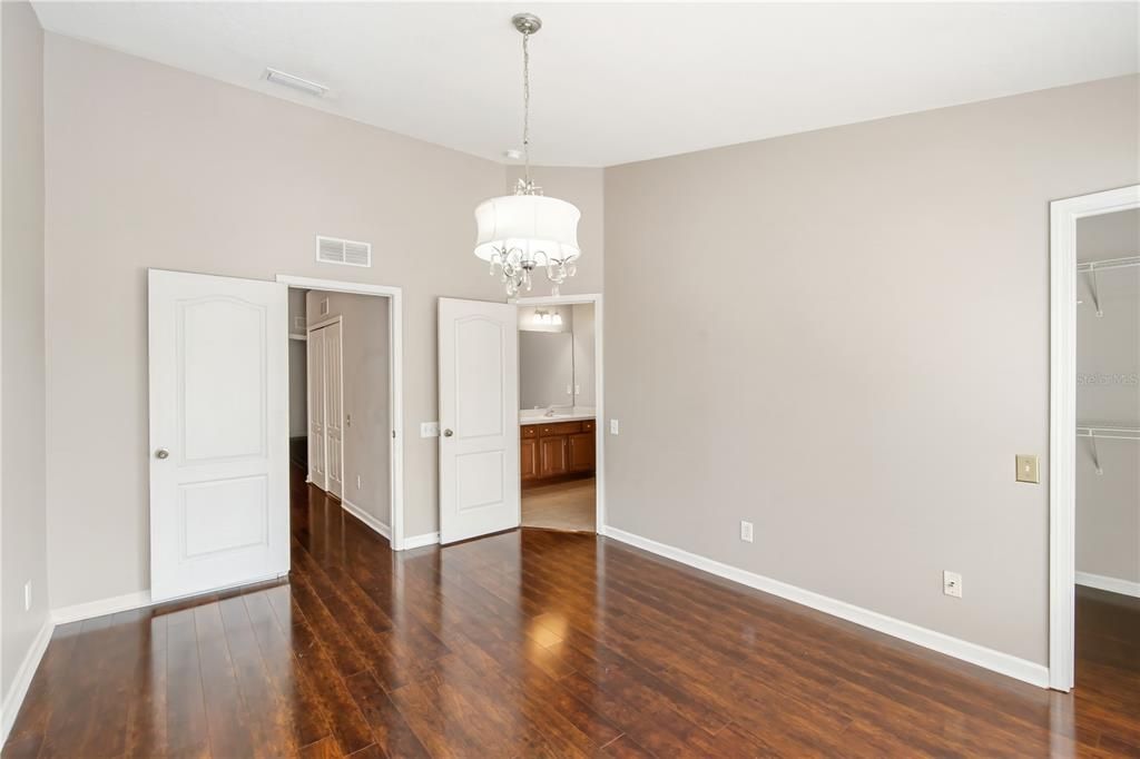 合同活跃: $2,300 (3 贝兹, 2 浴室, 1625 平方英尺)