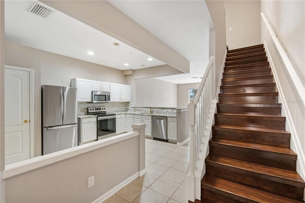 合同活跃: $2,300 (3 贝兹, 2 浴室, 1625 平方英尺)