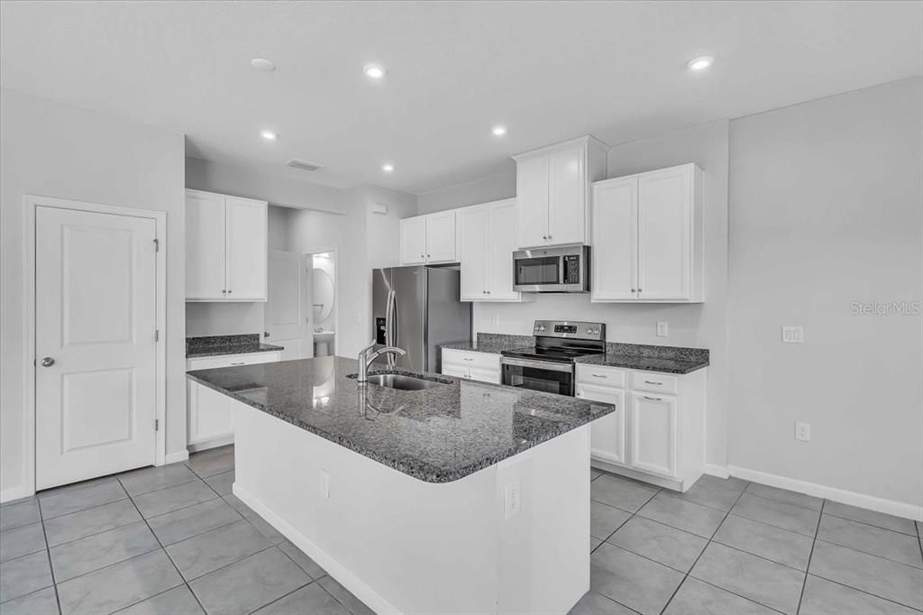 For Rent: $3,200 (4 beds, 2 baths, 2048 Square Feet)