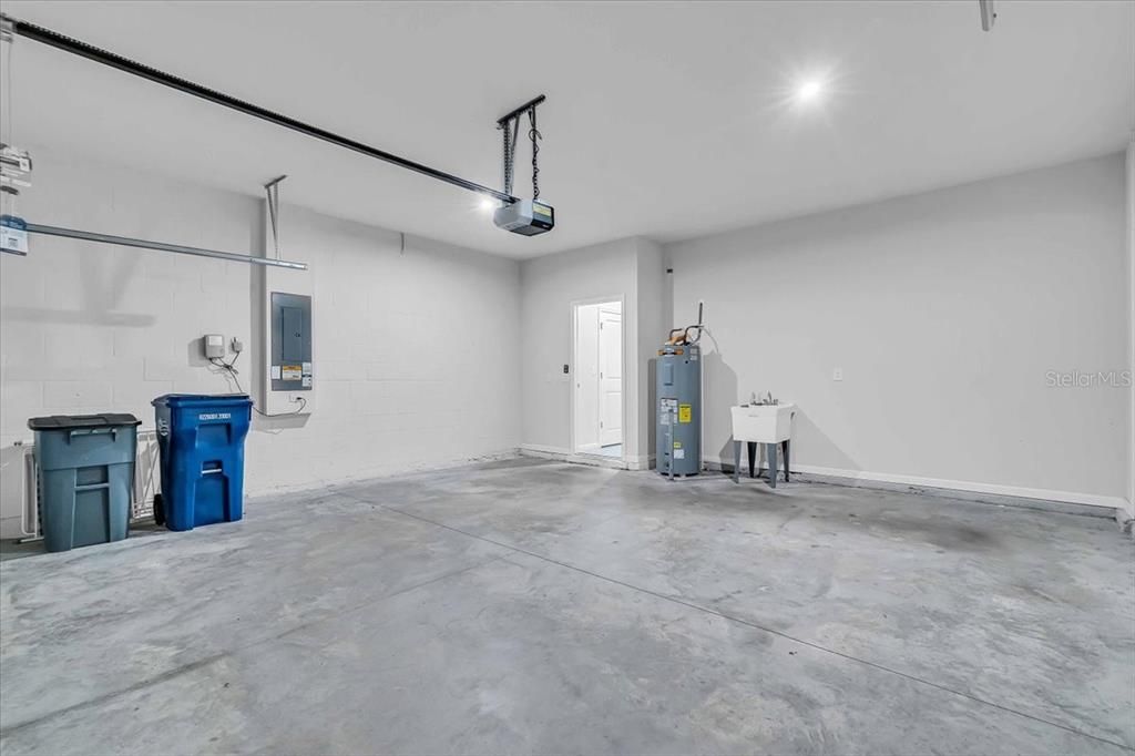 For Rent: $3,200 (4 beds, 2 baths, 2048 Square Feet)