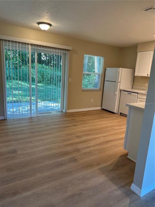 出租: $1,800 (3 贝兹, 1 浴室, 1156 平方英尺)