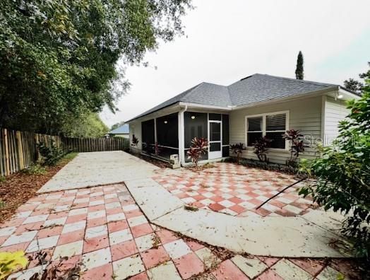 For Rent: $2,595 (4 beds, 2 baths, 2369 Square Feet)