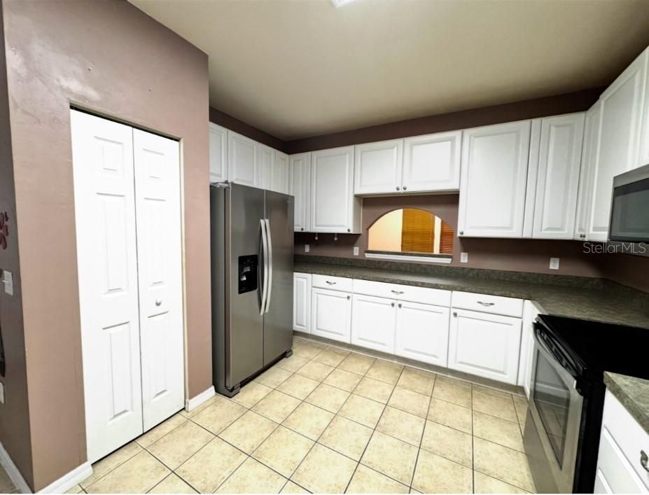 For Rent: $2,595 (4 beds, 2 baths, 2369 Square Feet)