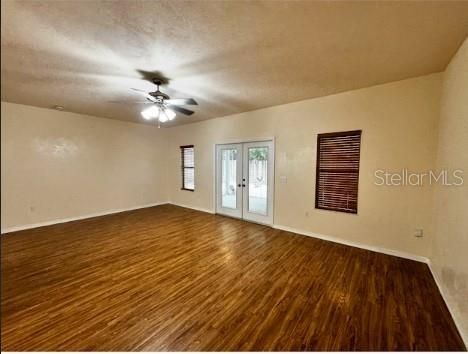 For Rent: $2,595 (4 beds, 2 baths, 2369 Square Feet)