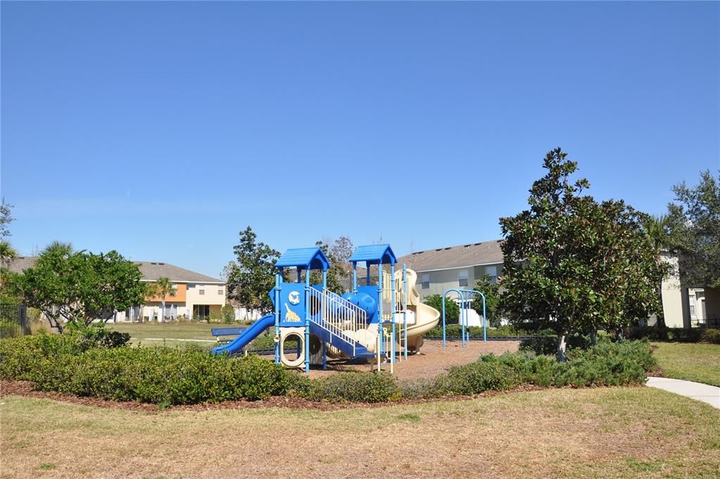 Active With Contract: $1,900 (2 beds, 2 baths, 1496 Square Feet)