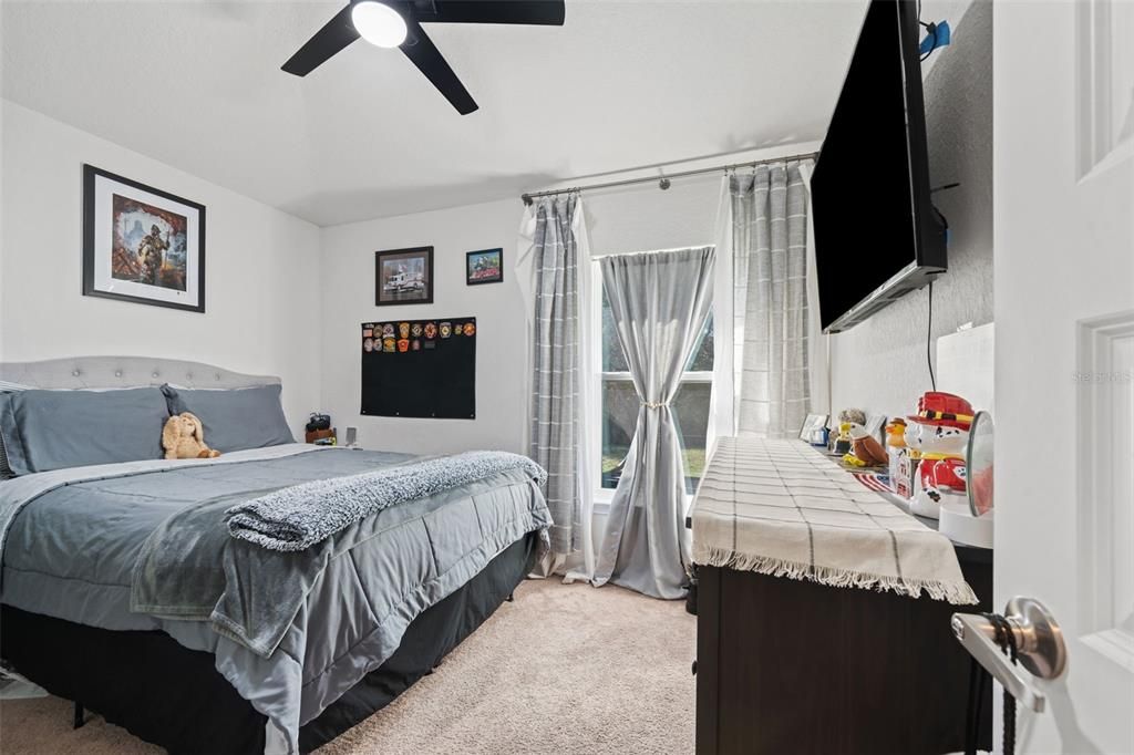 待售: $310,000 (4 贝兹, 2 浴室, 1826 平方英尺)