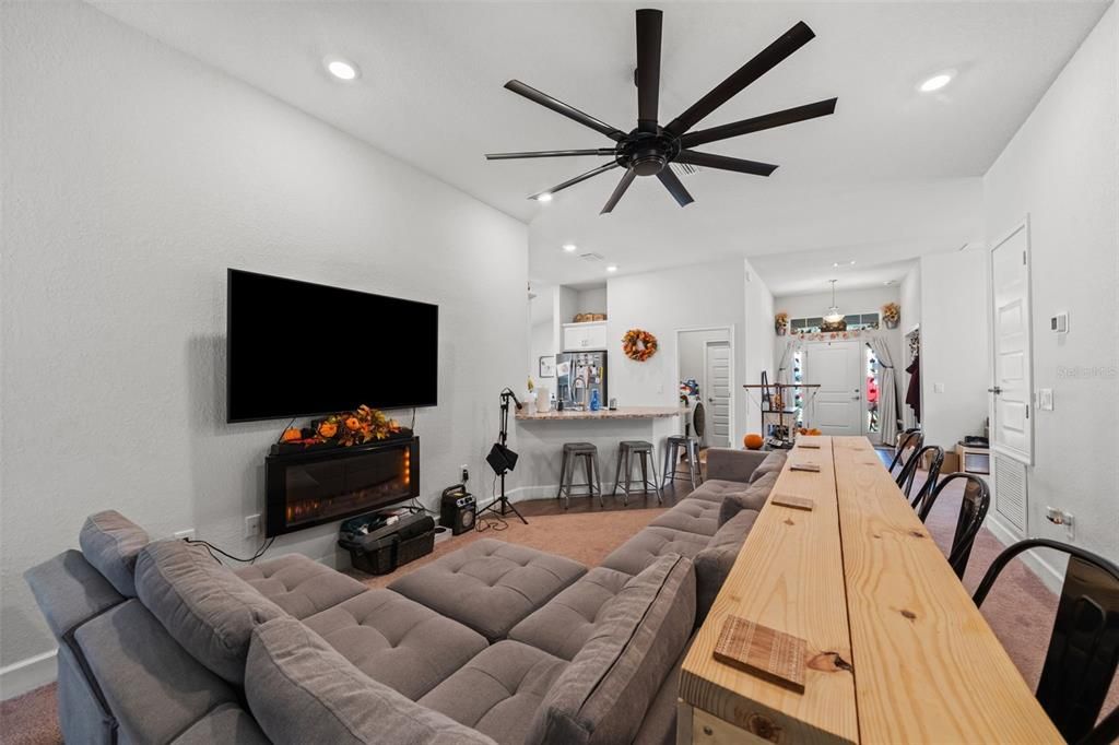 待售: $310,000 (4 贝兹, 2 浴室, 1826 平方英尺)