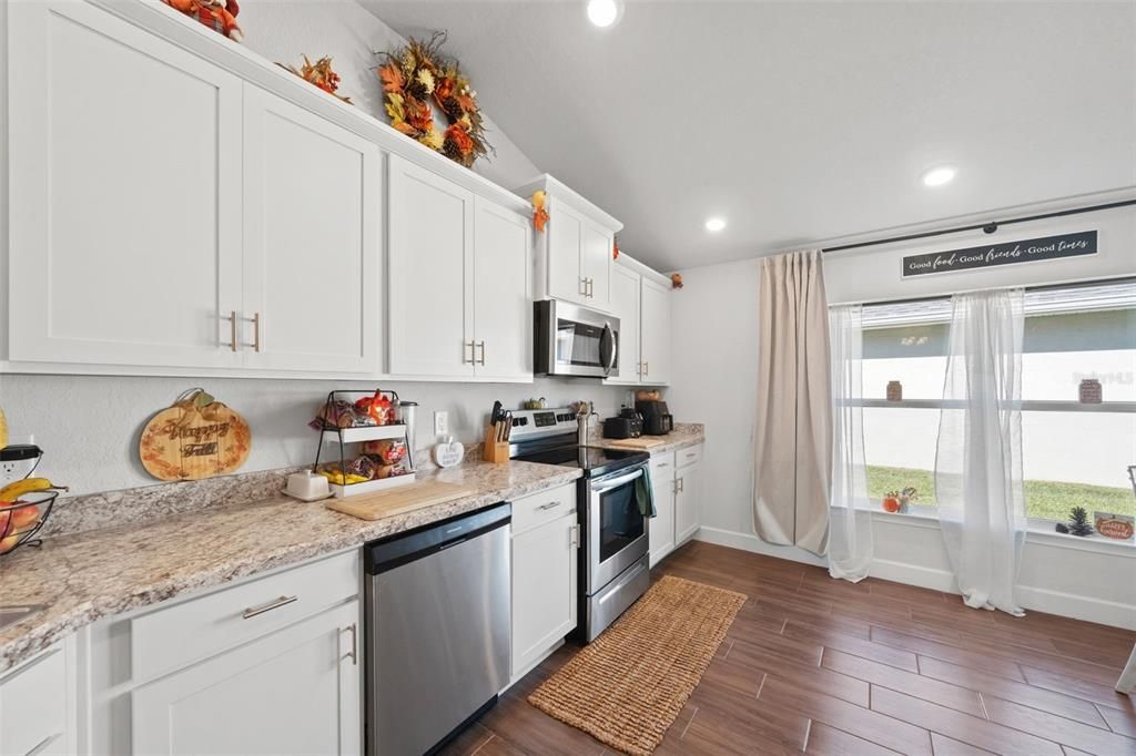 待售: $310,000 (4 贝兹, 2 浴室, 1826 平方英尺)