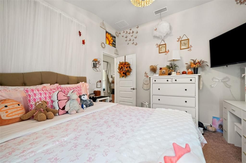 待售: $310,000 (4 贝兹, 2 浴室, 1826 平方英尺)