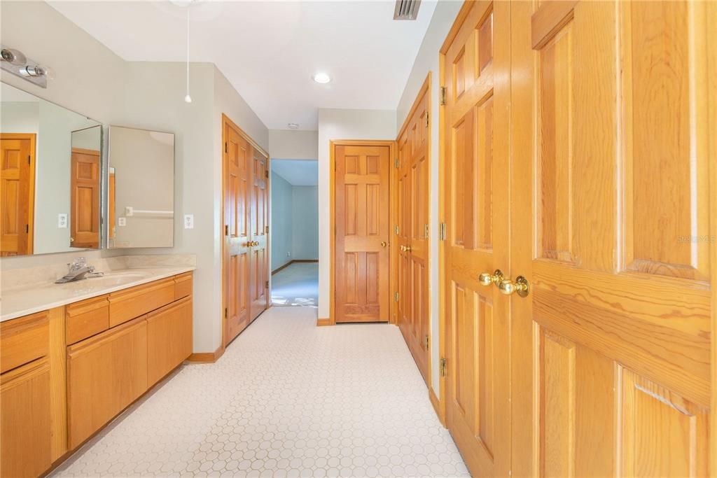 Active With Contract: $279,000 (2 beds, 2 baths, 1793 Square Feet)