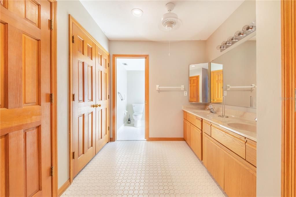 Active With Contract: $279,000 (2 beds, 2 baths, 1793 Square Feet)