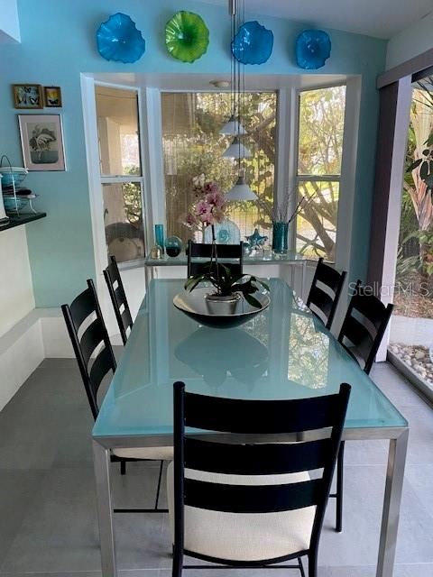 待售: $659,000 (5 贝兹, 3 浴室, 2701 平方英尺)