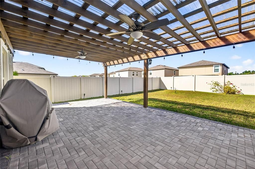 Под контрактом: $399,000 (6 спален, 3 ванн, 2614 Квадратных фут)