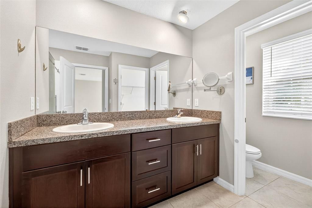 Под контрактом: $399,000 (6 спален, 3 ванн, 2614 Квадратных фут)