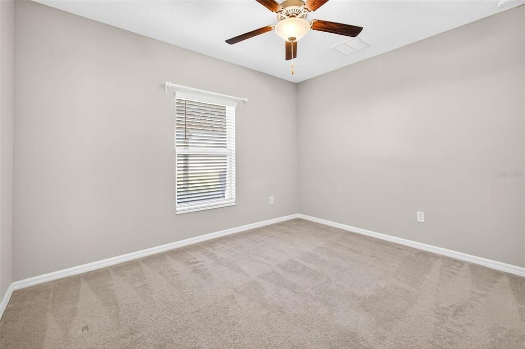 Под контрактом: $399,000 (6 спален, 3 ванн, 2614 Квадратных фут)