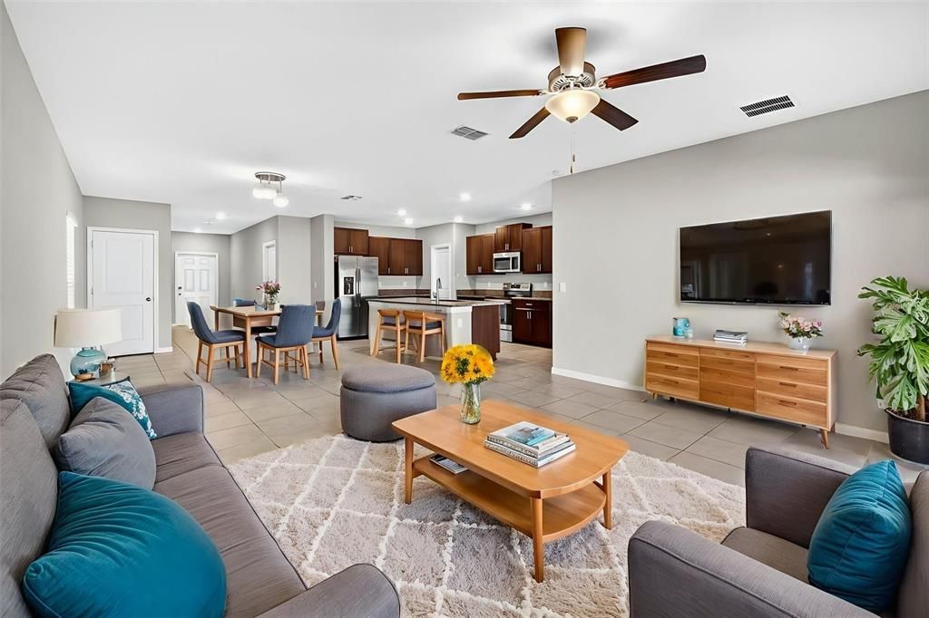 Под контрактом: $399,000 (6 спален, 3 ванн, 2614 Квадратных фут)