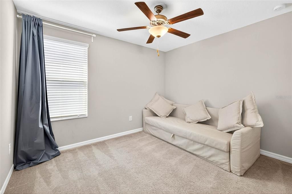 Под контрактом: $399,000 (6 спален, 3 ванн, 2614 Квадратных фут)