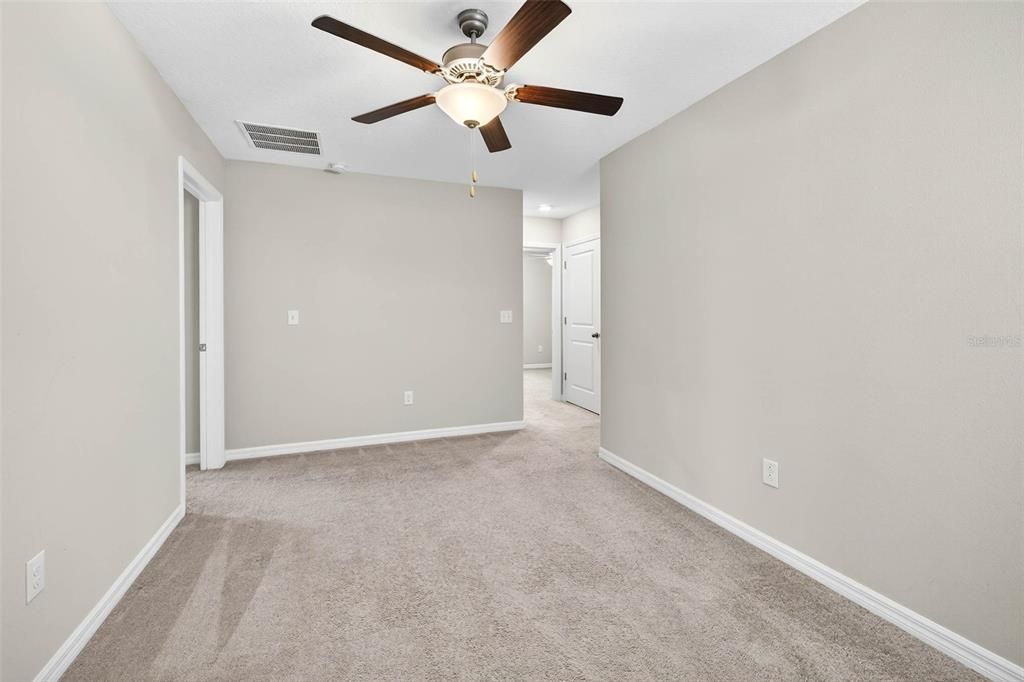 Под контрактом: $399,000 (6 спален, 3 ванн, 2614 Квадратных фут)