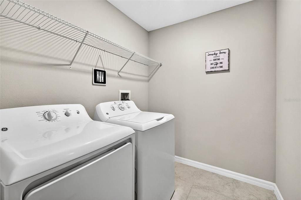 Под контрактом: $399,000 (6 спален, 3 ванн, 2614 Квадратных фут)